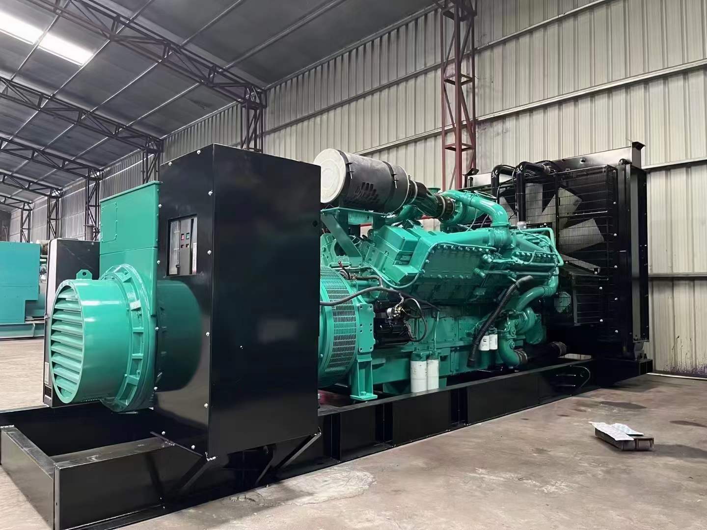 聂荣如何降低 800kW 柴油发电机输出电流的波动？