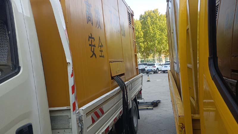 聂荣如何判断柴油发电机组和UPS电源的切换时间是否符合要求？