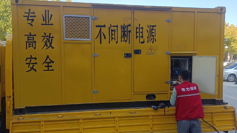聂荣柴油发电机组和UPS电源配合使用时，如何避免切换过程中的电力中断？