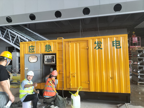 聂荣怎样判断空气滤清器是否需要更换？